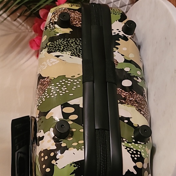 NWOT TRIFORCE ELITE PERFORMANCE BEAUTY HARD SHELL CAMO PRINT CASE SPRING BREAK - Picture 3 of 16